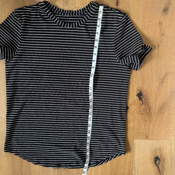 ✨ Lululemon Love Crew T-Shirt – Black/White Stripe – Womens Size 6-8 - Picture 13 of 16